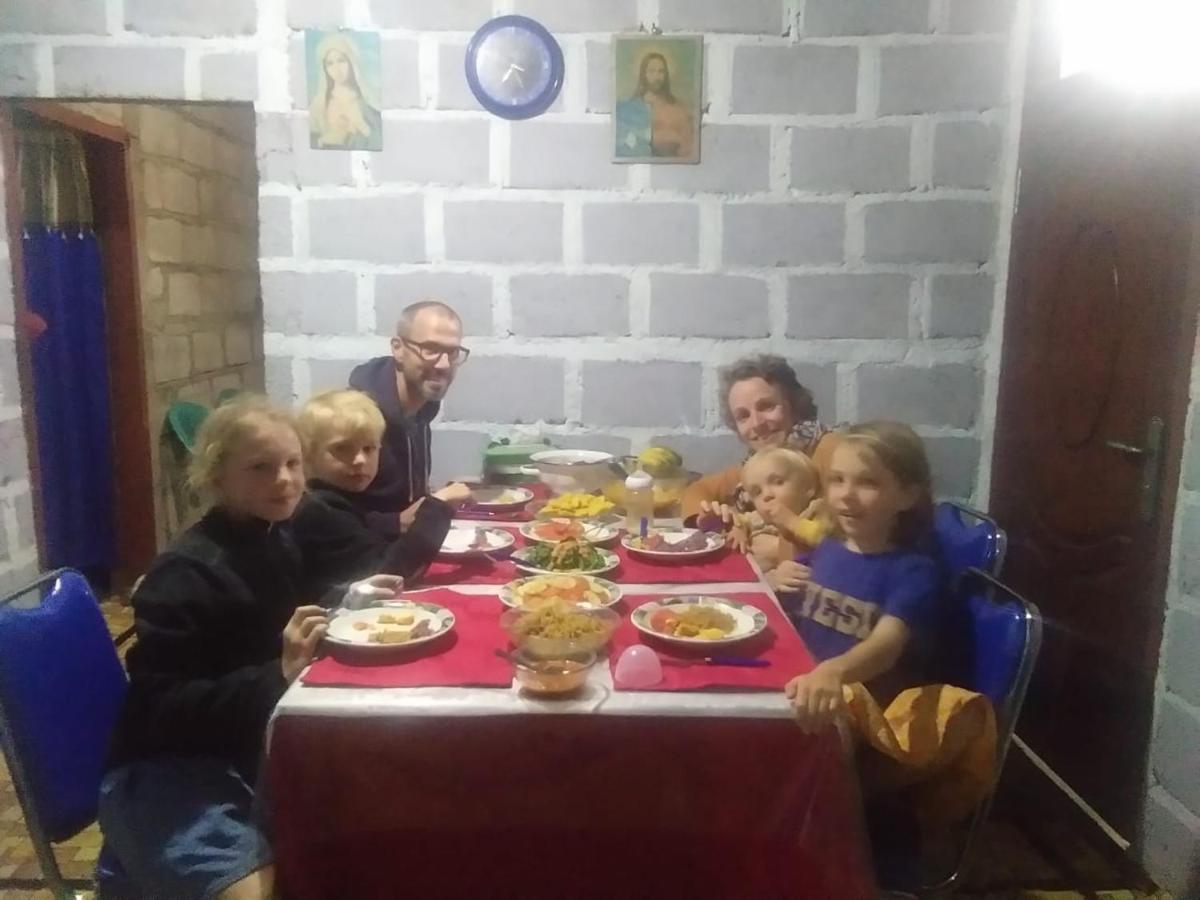 Arnolds Familly Homestay Bajawa Eksteriør billede