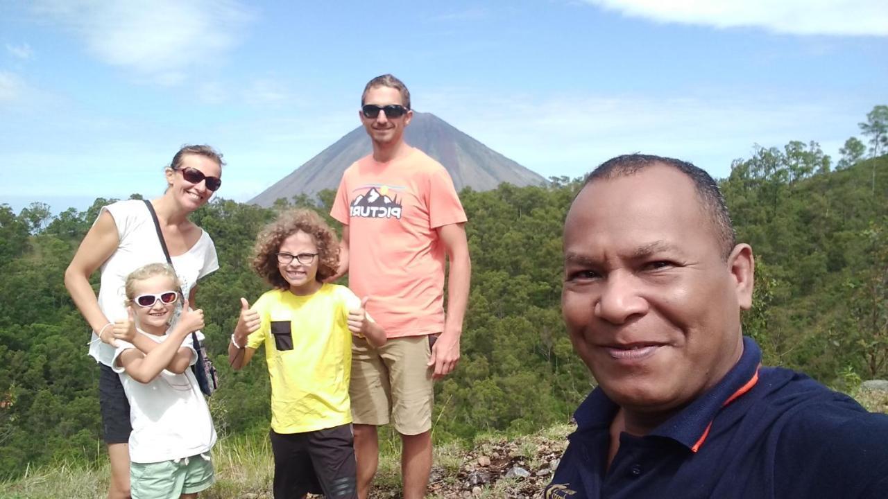 Arnolds Familly Homestay Bajawa Eksteriør billede