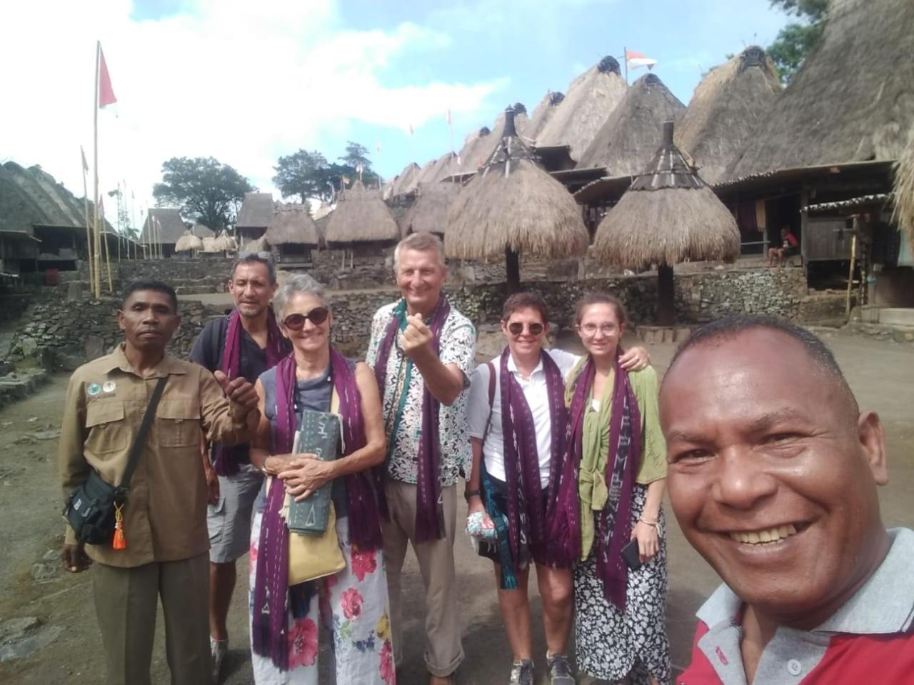 Arnolds Familly Homestay Bajawa Eksteriør billede