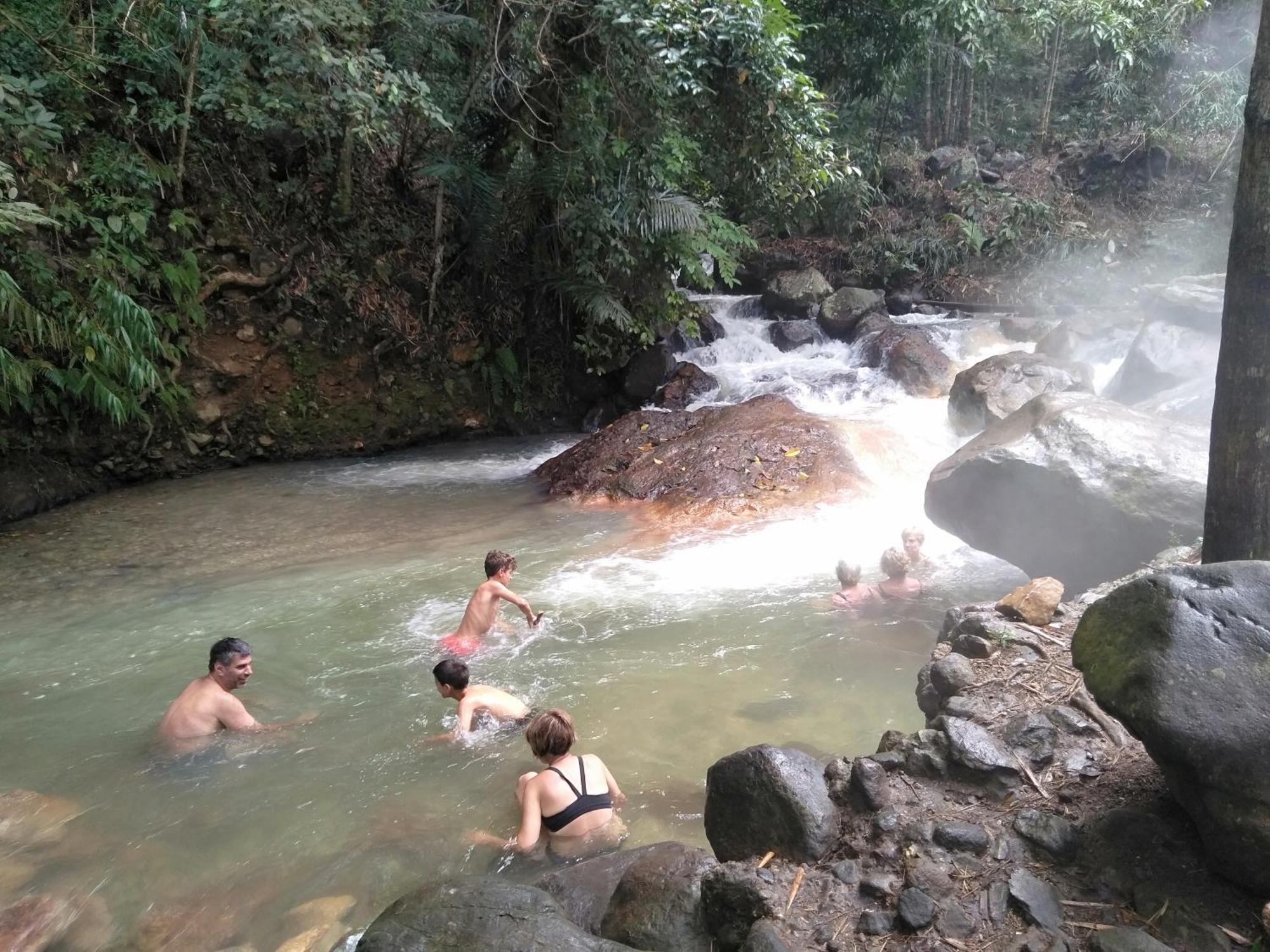 Arnolds Familly Homestay Bajawa Eksteriør billede