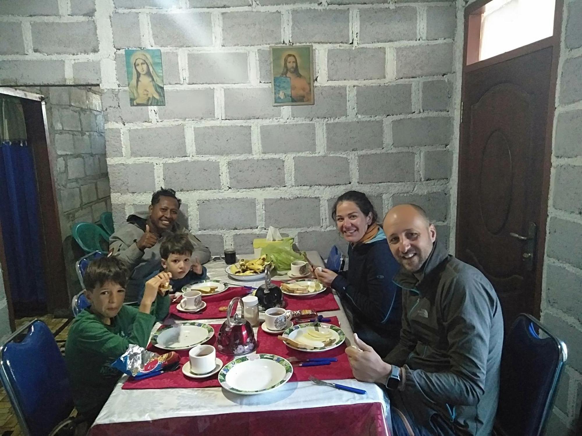 Arnolds Familly Homestay Bajawa Værelse billede